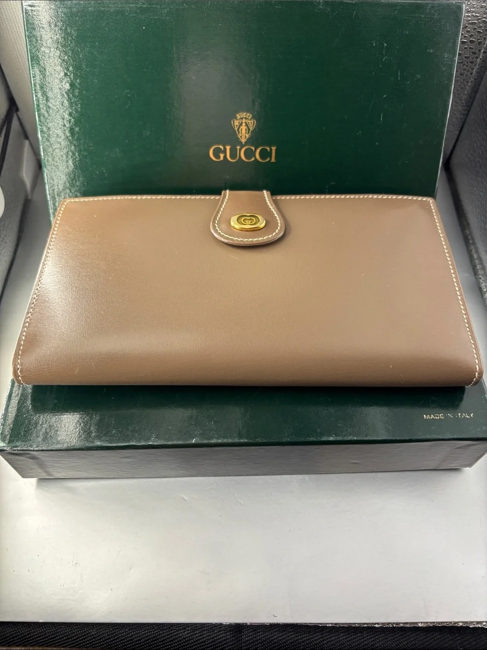 Pre-Owned Authentic Vintage Gucci Leather long Wallet with Gold-Tone logo snap